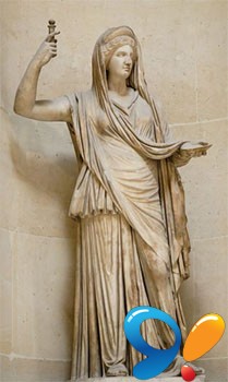 天后赫拉的雕像咳咳,扯远了,回到赫拉本人身上,赫拉是神王宙斯的姐姐